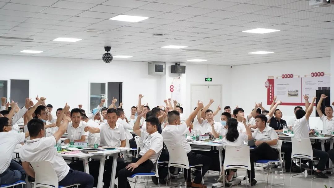 用教育將人才和企業(yè)鏈接，是創(chuàng)世紀(jì)商學(xué)院的使命